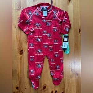 Infant San‎ Francisco 49ers Allover Print Raglan Full-Zip Sleeper Size 6-9M